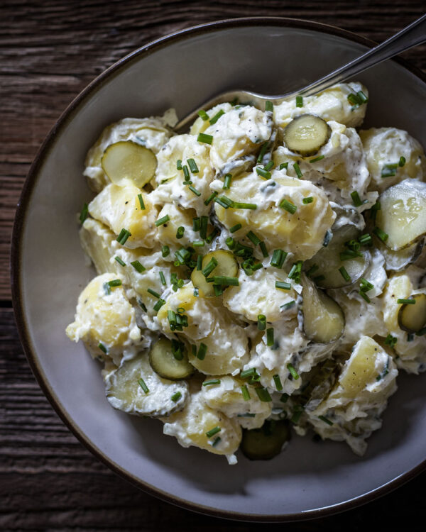 Einfache Zutaten, 30 Minuten Zeit und fertig ist der selbstgemachte Kartoffelsalat mit veganer Mayo